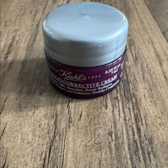 Kiehl's Multi-Corrective Cream in Deep Purple - Picture 4 of 5